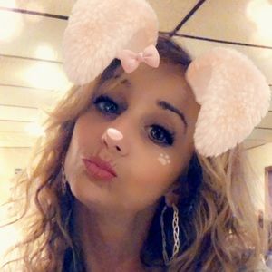 Meet your Posher, Lorilori